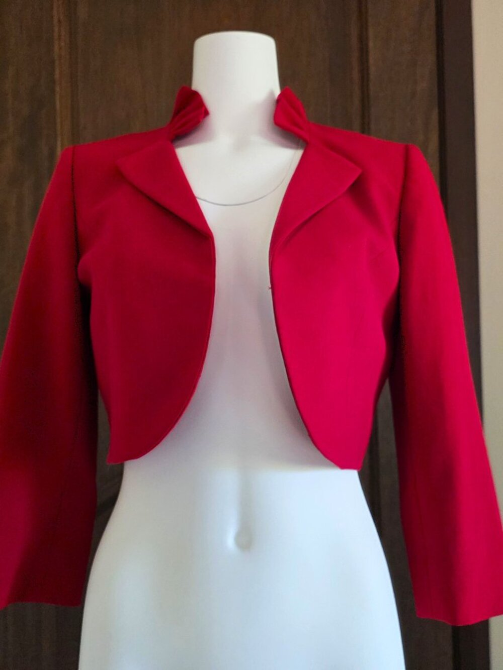VINTAGE Nine West Suit Size 4 Cherry Red Long Sleeve Jacket Ruffled Neck Good
